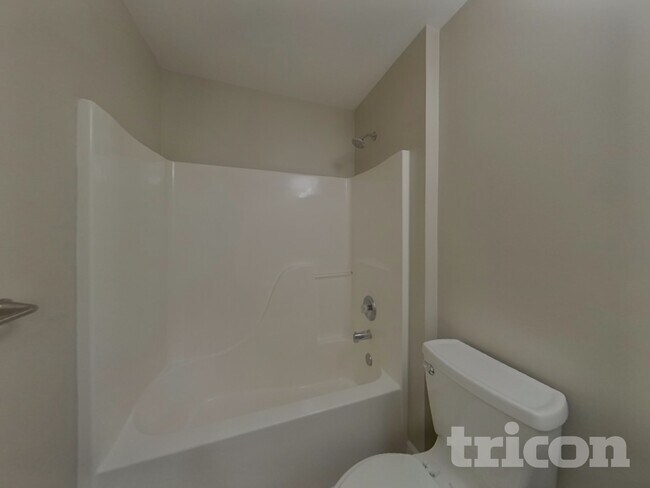 Building Photo - 124 Bathurst Ln