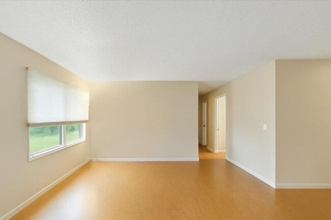 Building Photo - 709 Cypress Dr