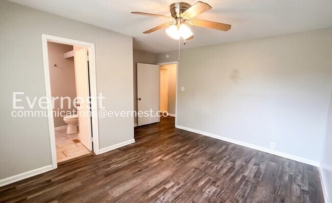 Building Photo - 3 Bed, 2 Bath Home with Modern Amenities / Pet-Friendly / Available Now!