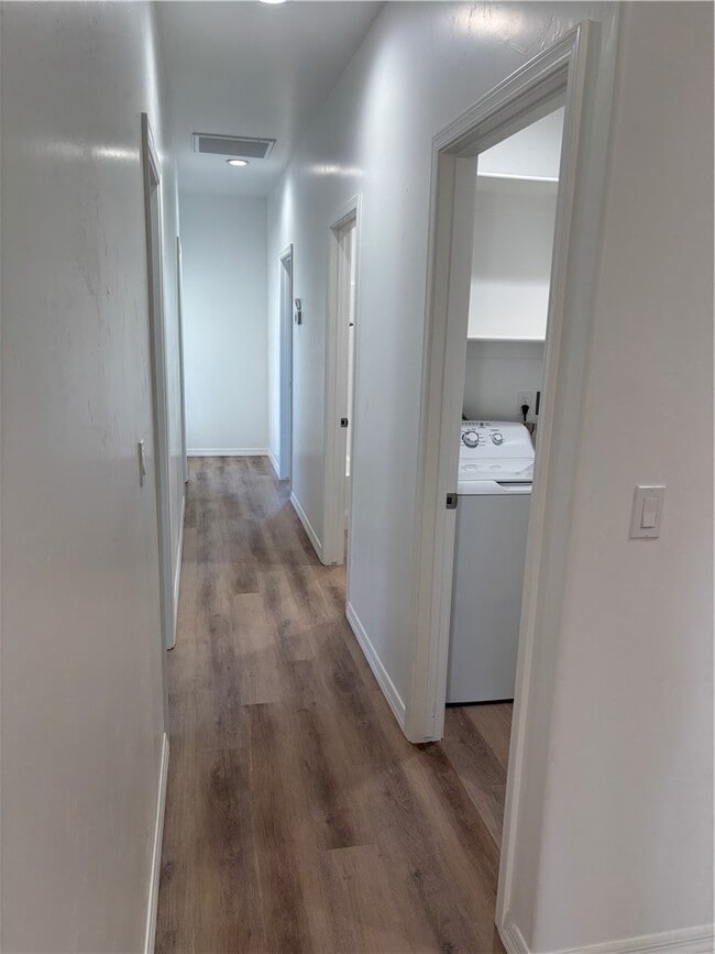 Building Photo - 2553 Sycamore Ave