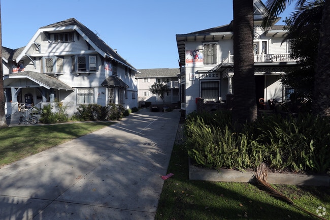 Building Photo - 2646 Menlo Ave