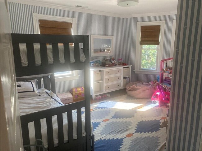 Building Photo - 27 Mann Ave