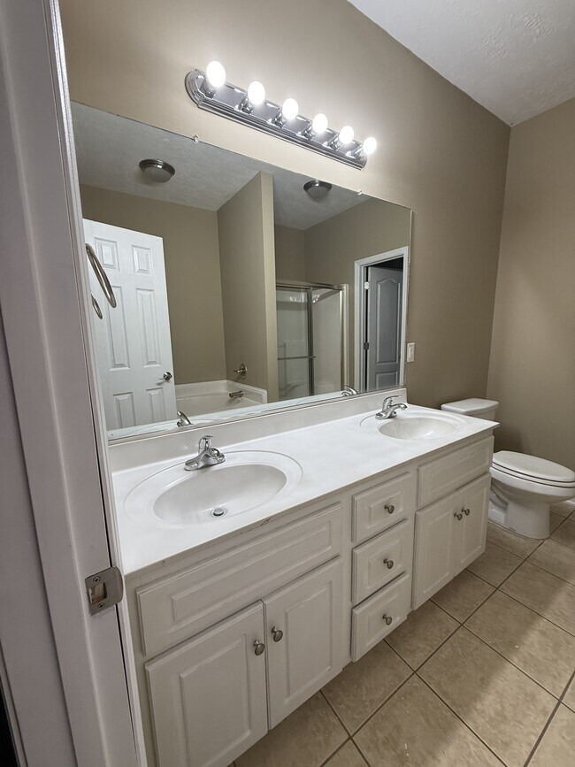 Building Photo - 4304 E Barcelona Way