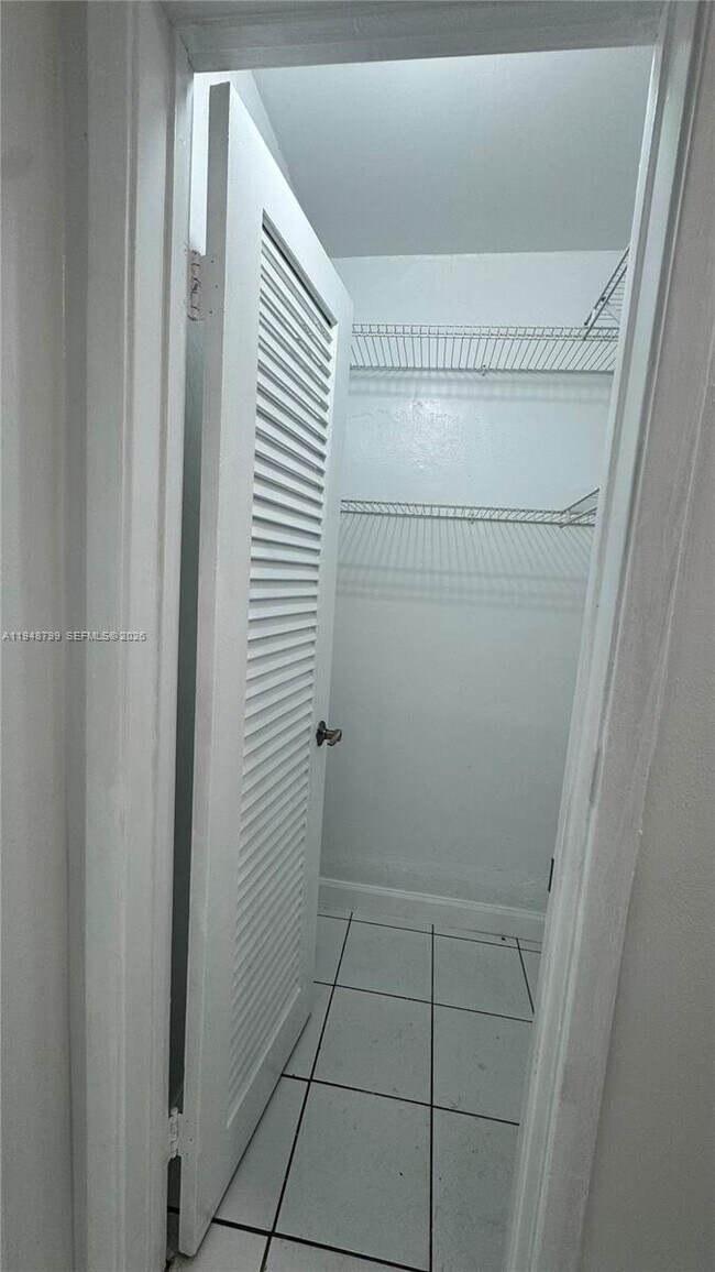 Building Photo - 919 Michigan Ave