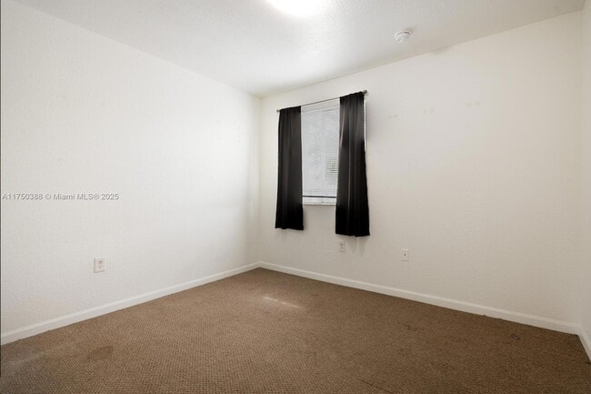 Building Photo - 2818 SE 16th Ave