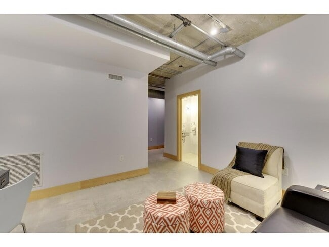 Building Photo - 525 N 3rd St