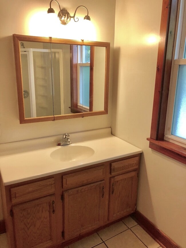 Building Photo - 15 Hanna Pl