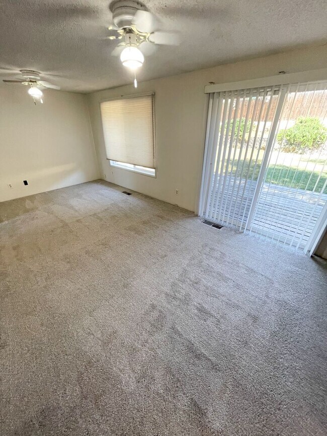 Building Photo - 3 Bedroom, 2 bath Spacious home in Moyina ...