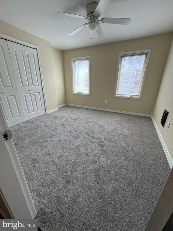 Building Photo - 42 Holland Ave