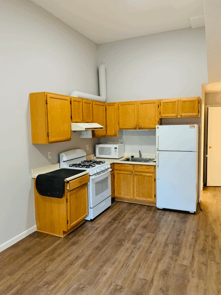 Full size kitchen - 306 Dorado Ter
