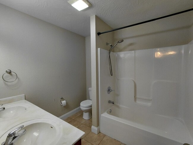 Building Photo - Beautiful home close to post