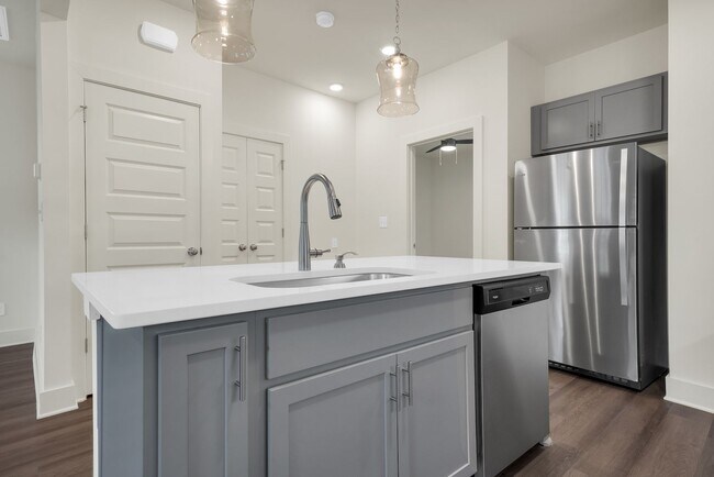 Building Photo - 1 Bedroom Cottage with Elevated Amenities!