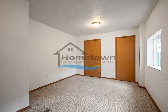 Building Photo - Post Falls Riverfront Home!