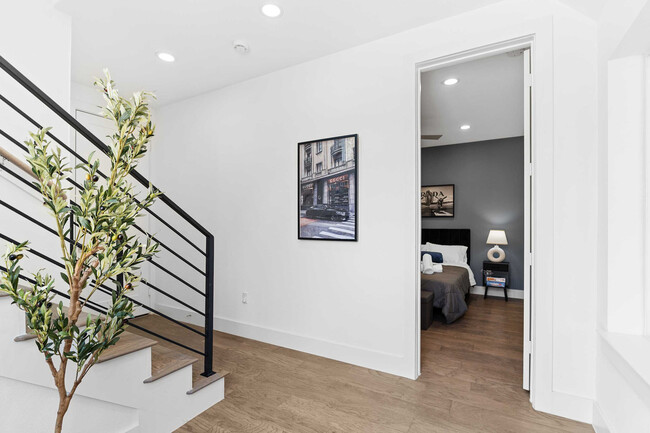 Building Photo - 2105 McGowen St