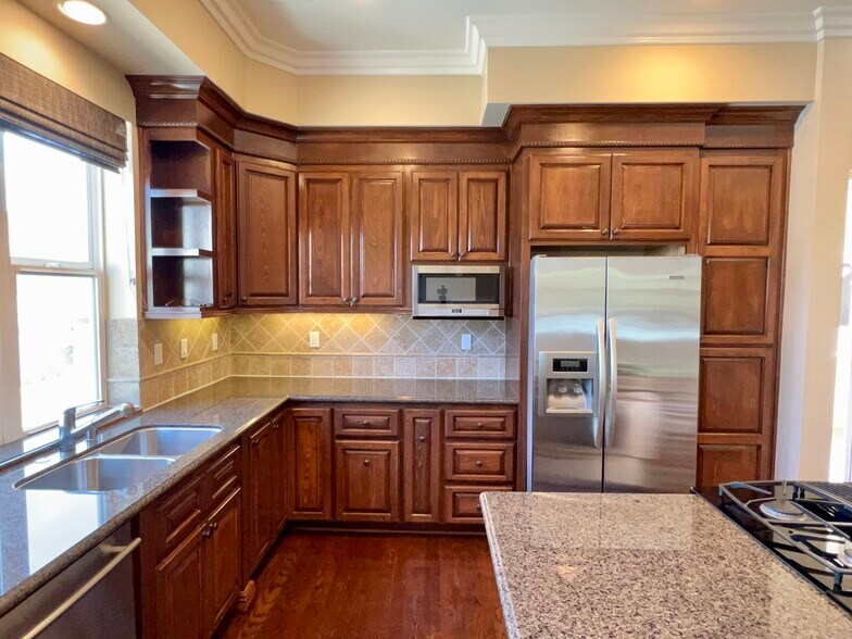 Building Photo - 3844 Tilden Ave