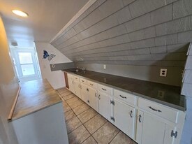 Building Photo - 25 Oneco St