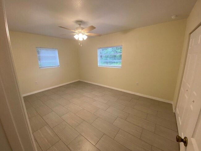 Building Photo - Clean two bedroom two bath with Office and porch