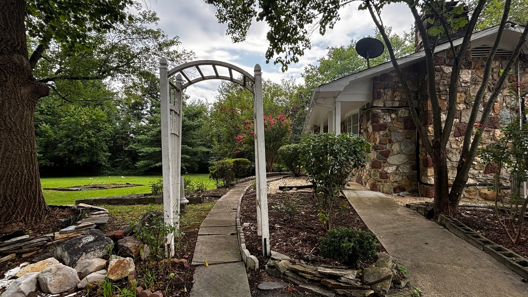 Building Photo - 25339 Rainbow Ranch Ln