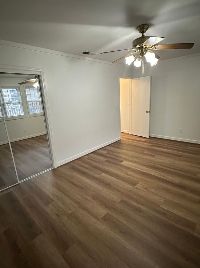 Building Photo - 722 Holly St