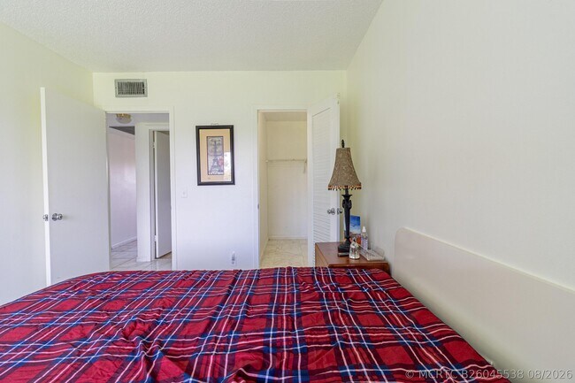 Building Photo - 158 Mansfield D