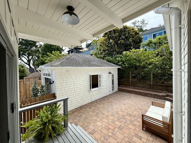 Building Photo - CHARMING THREE BEDROOM ONE AND HALF BATH H...