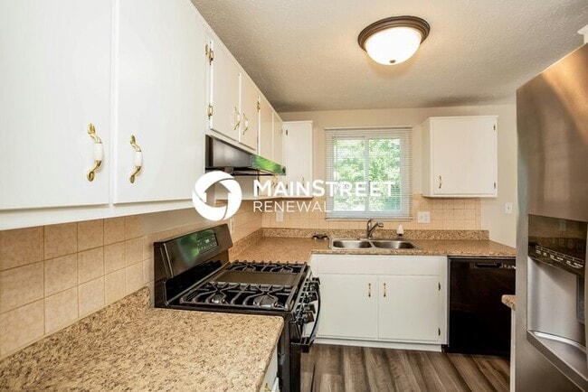 Building Photo - 5 Bedroom Pet-Friendly Home in INDIANAPOLIS, IN with Main Street Renewal