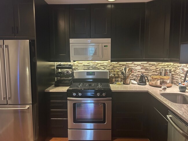 Building Photo - 13 Quince Ct