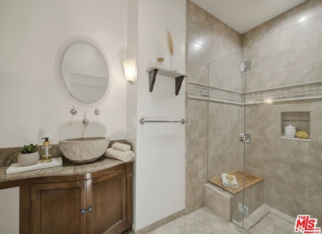 Building Photo - 743 N Orange Dr