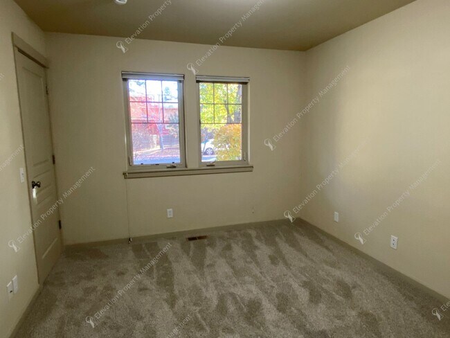 Building Photo - 2597 NW High Lakes Loop