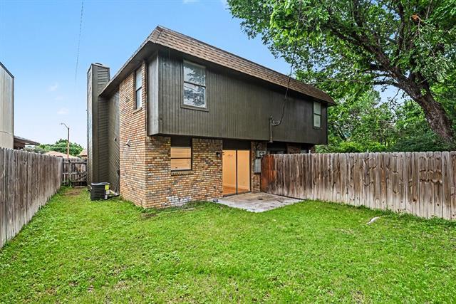 Building Photo - 2103 Mistletoe Ave