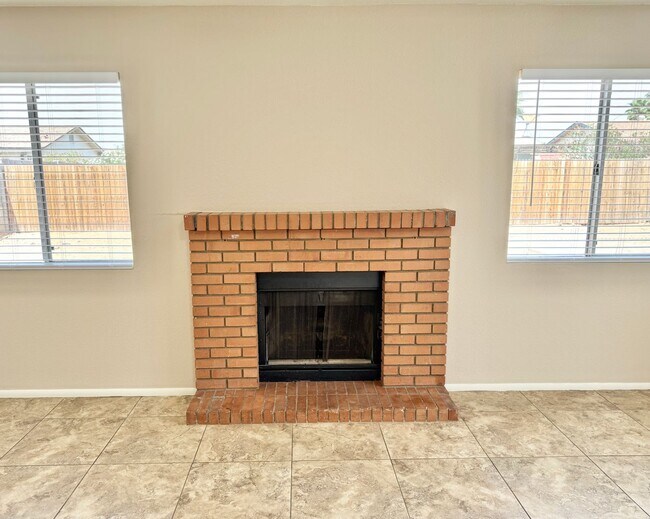 Building Photo - Fantastic 3 Bedroom/2 Bath Single Level Home & NO HOA!  Schedule a Showing Today!