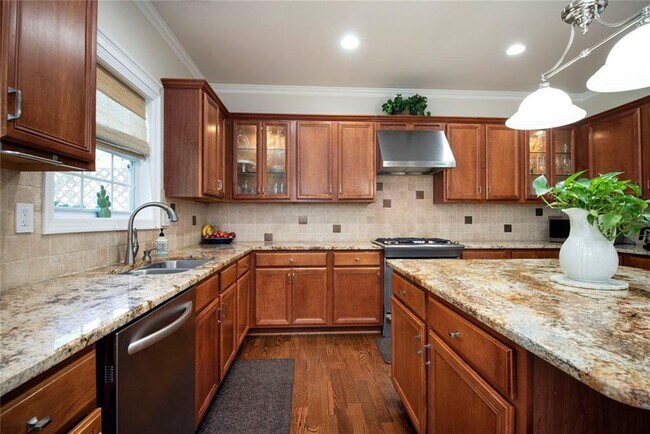 Building Photo - 1504 Belfaire Lake Tr