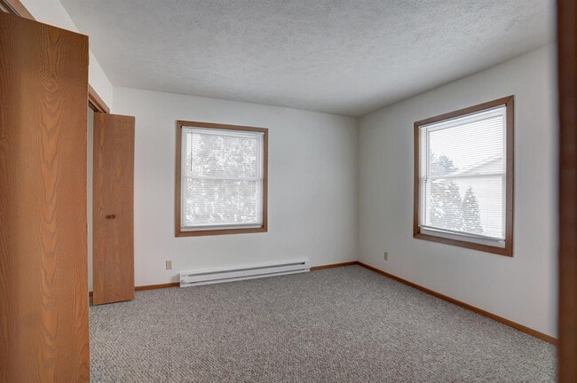 Building Photo - 235 Broadway Dr