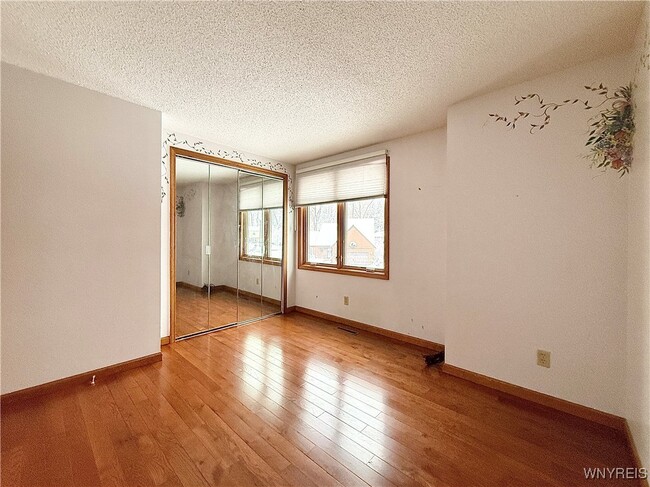 Building Photo - 8 Hummingbird Ln