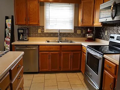 Building Photo - 100 York Dr