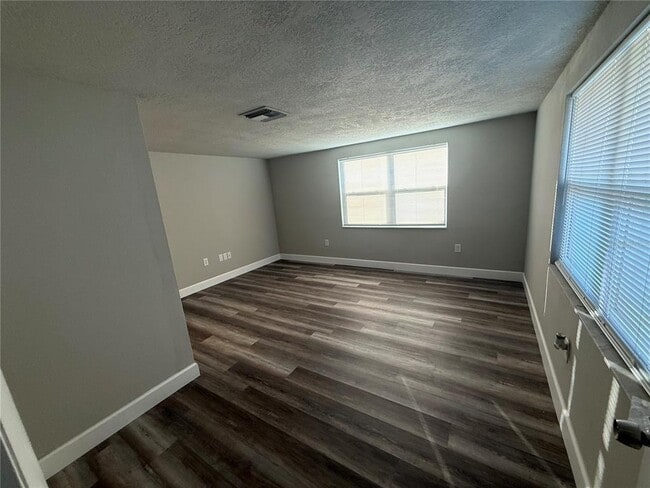 Building Photo - 7104 Ingleside Dr