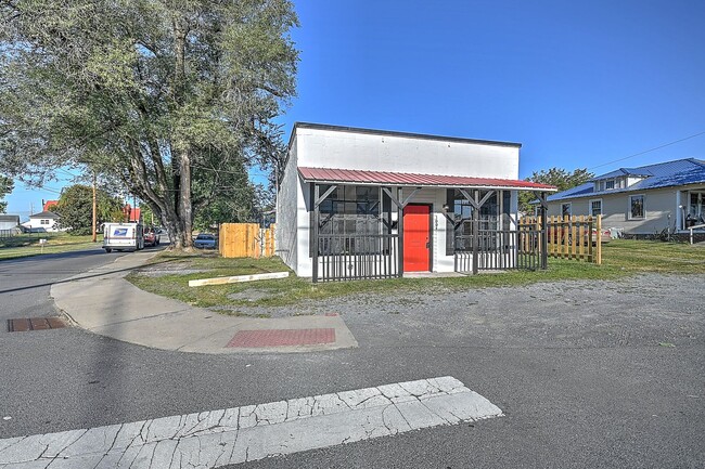 Building Photo - Two bedroom apartment Kingsport TN