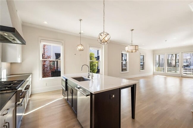 Building Photo - 2350 Melina Pl