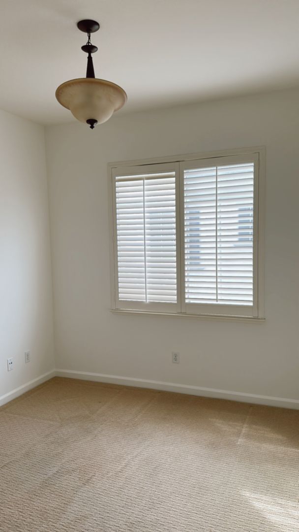 Building Photo - MOVE IN SPECIAL!!!! Month of November free