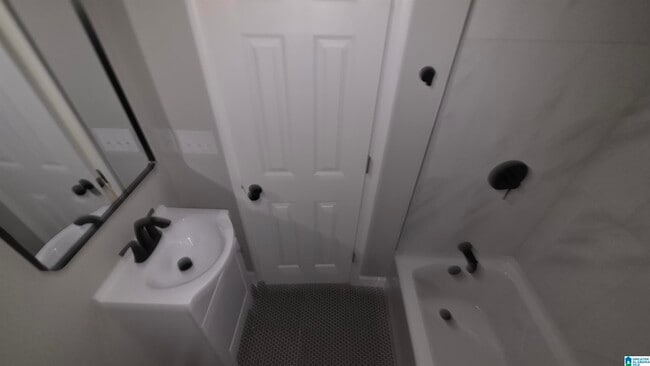 Building Photo - 955 3rd Ave NW