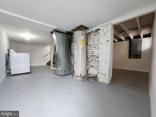 Building Photo - 4244 Clay St NE