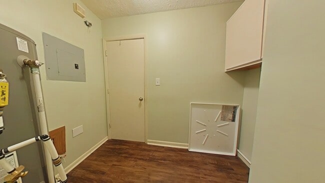 Building Photo - 3355 Galleria Dr