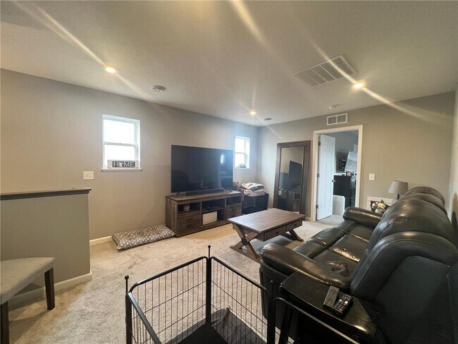 Building Photo - 7303 Fir Ln N