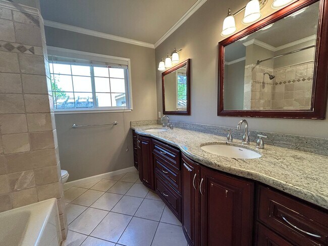 Building Photo - Recently Remodeled Single-Story 3/2 Gem in...