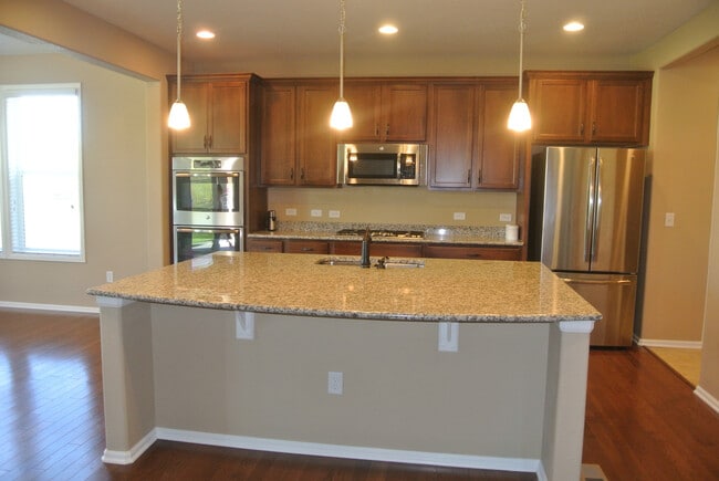 Building Photo - 5Bed/3.5Bath Home in Blackstone Country Club Community