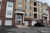 Building Photo - 611 Doral Ct