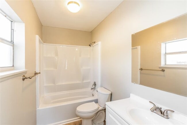 Building Photo - 4626 20th Ave N