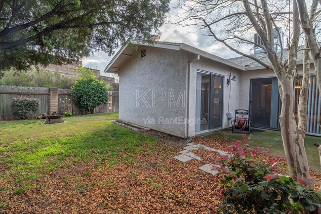 Building Photo - 2540 Banyan Dr