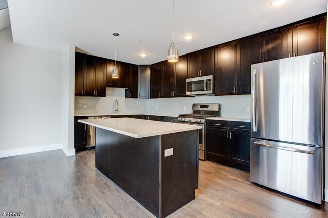 Primary Photo - 59 Willet St