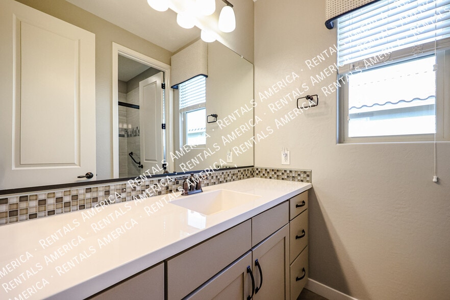 Building Photo - 18716 N Jameson Dr